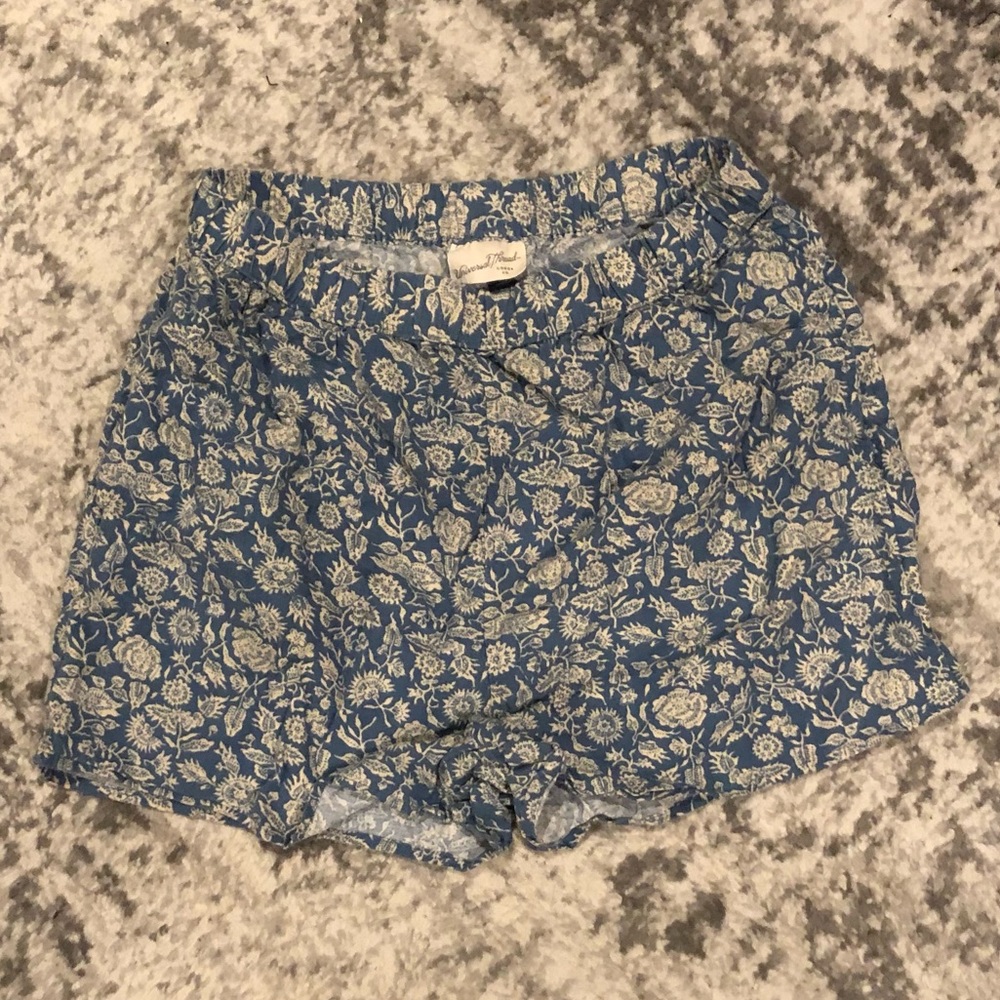 universal thread shorts - Picture 3 of 3
